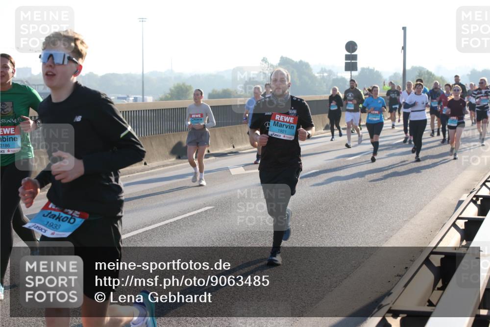 03.10.2025 - Köhlbrandbrückenlauf Lena Gebhardt http://msf.ph/oto/9063485 03.10.2025 09:20:54 Position 1 3186, 18, 1921, 7, 12, 1933 meine-sportfotos.de
