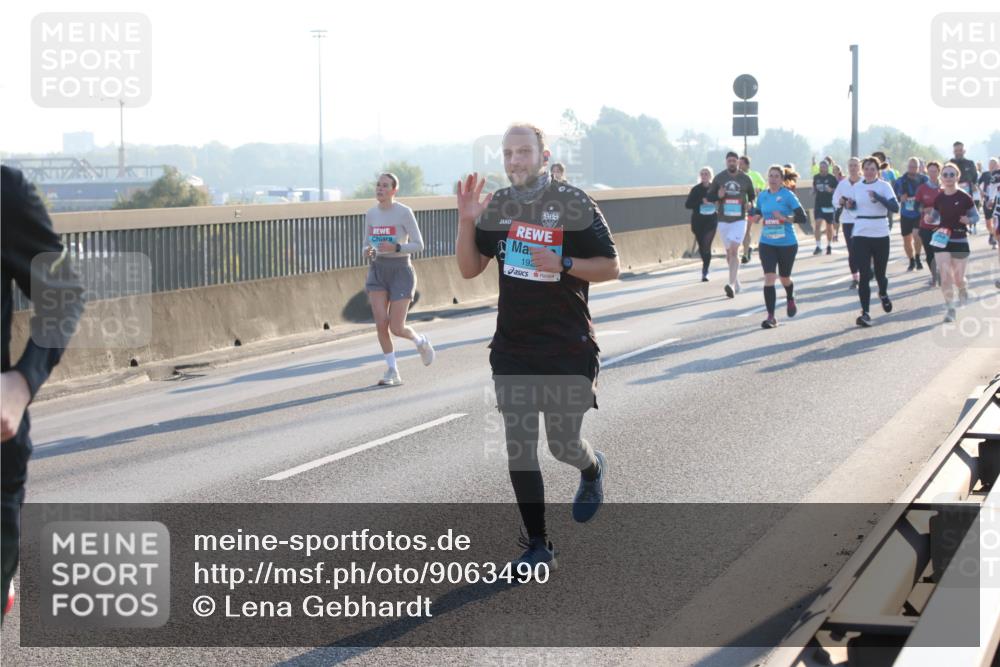 03.10.2025 - Köhlbrandbrückenlauf Lena Gebhardt http://msf.ph/oto/9063490 03.10.2025 09:20:54 Position 1 192 meine-sportfotos.de