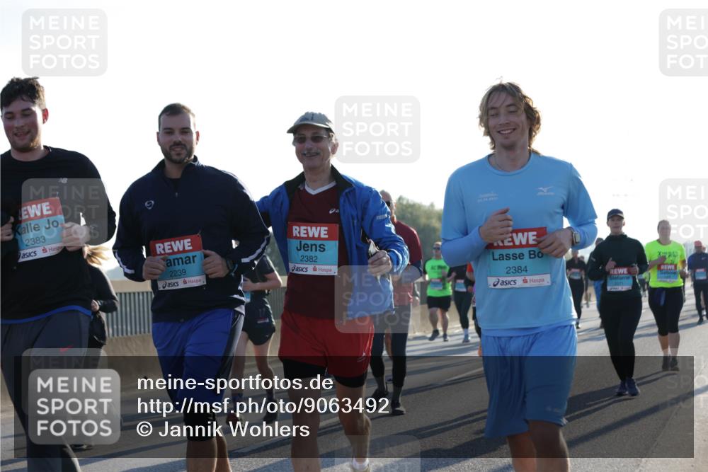 03.10.2025 - Köhlbrandbrückenlauf Jannik Wohlers http://msf.ph/oto/9063492 03.10.2025 09:24:08 Position 3 2383, 2239, 2382, 2384 meine-sportfotos.de