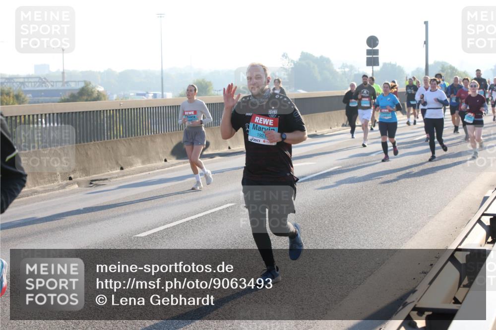 03.10.2025 - Köhlbrandbrückenlauf Lena Gebhardt http://msf.ph/oto/9063493 03.10.2025 09:20:54 Position 1 518, 192 meine-sportfotos.de