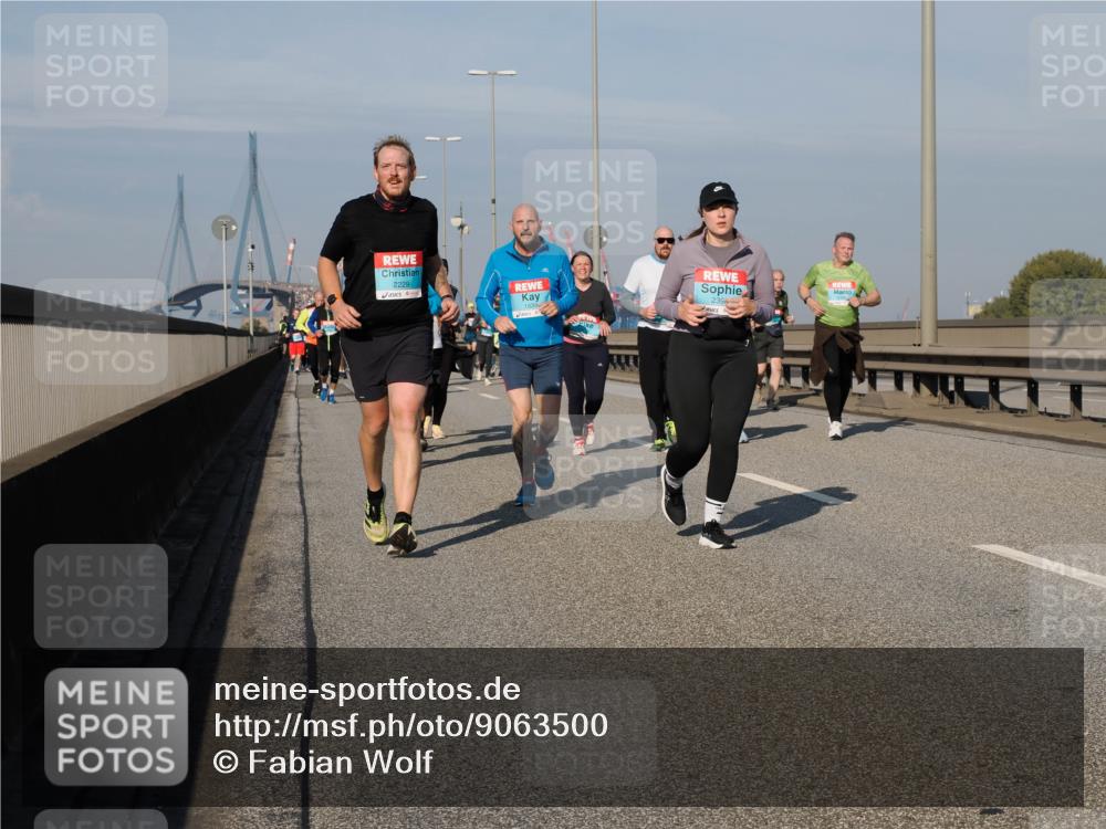 03.10.2025 - Köhlbrandbrückenlauf Fabian Wolf http://msf.ph/oto/9063500 03.10.2025 10:06:49 Position 3 2229, 1839, 239 meine-sportfotos.de