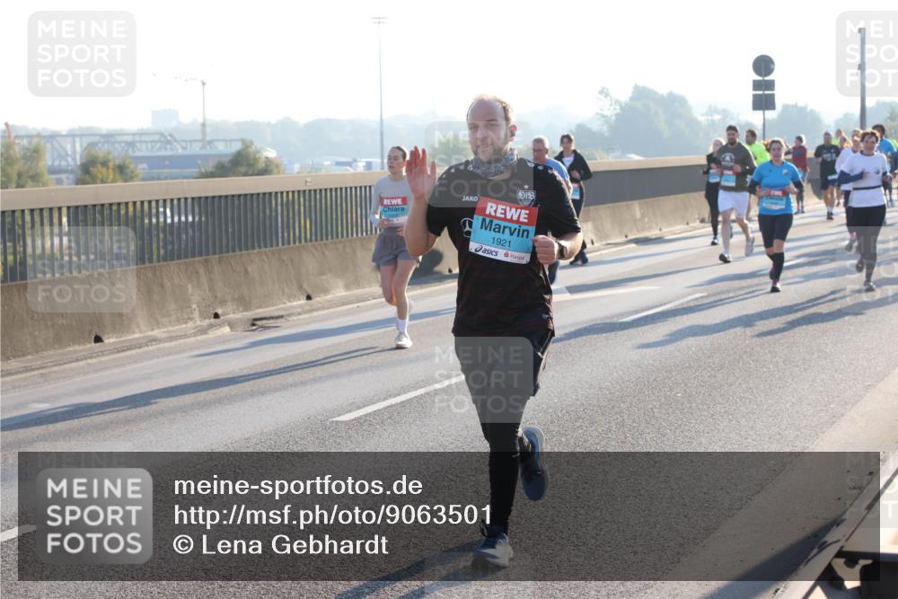 03.10.2025 - Köhlbrandbrückenlauf Lena Gebhardt http://msf.ph/oto/9063501 03.10.2025 09:20:54 Position 1 13, 1921 meine-sportfotos.de