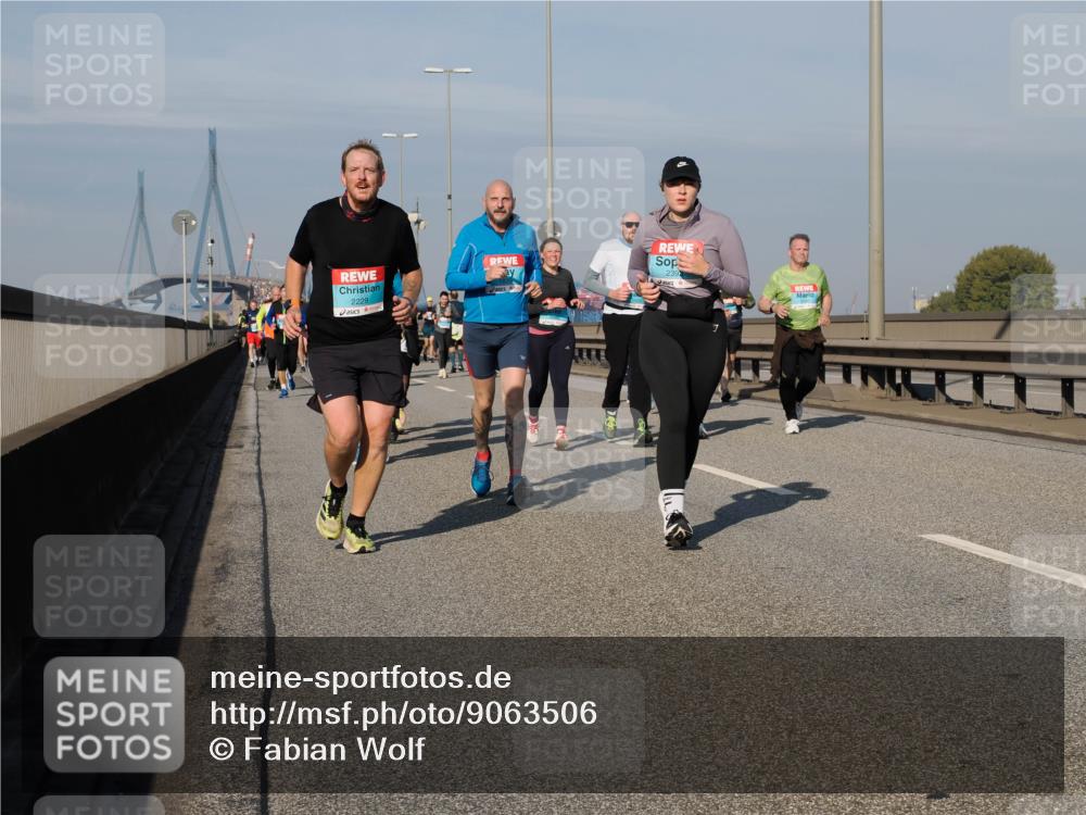 03.10.2025 - Köhlbrandbrückenlauf Fabian Wolf http://msf.ph/oto/9063506 03.10.2025 10:06:49 Position 3 2229, 239 meine-sportfotos.de