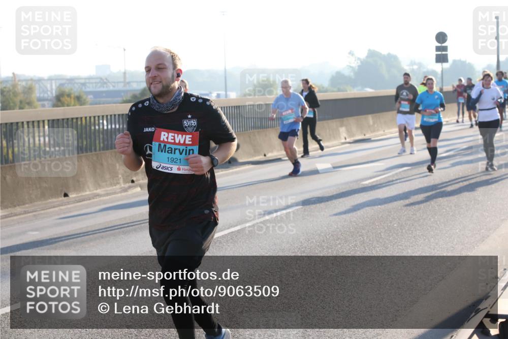03.10.2025 - Köhlbrandbrückenlauf Lena Gebhardt http://msf.ph/oto/9063509 03.10.2025 09:20:55 Position 1 1921 meine-sportfotos.de