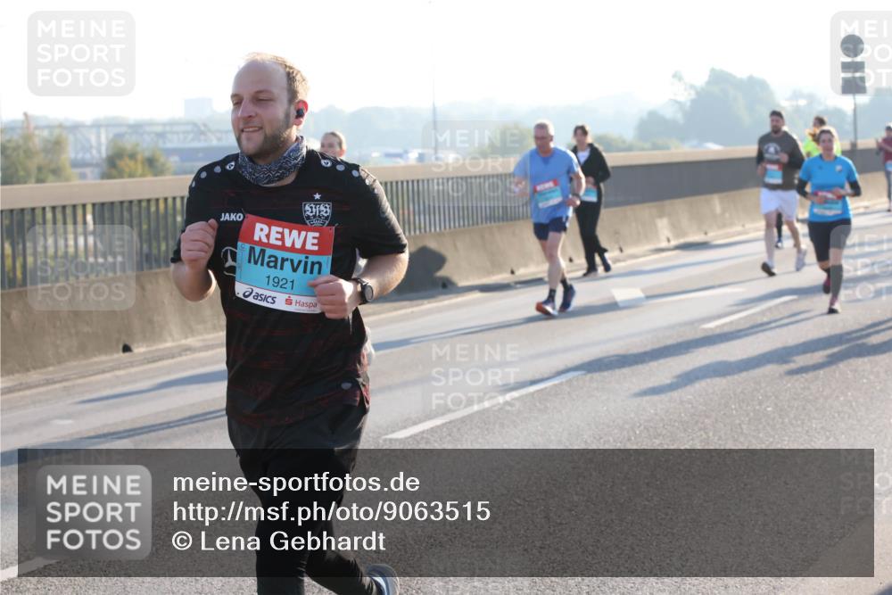 03.10.2025 - Köhlbrandbrückenlauf Lena Gebhardt http://msf.ph/oto/9063515 03.10.2025 09:20:55 Position 1 1921 meine-sportfotos.de