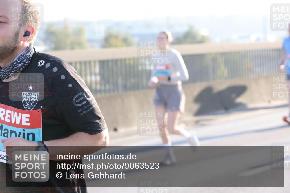 03.10.2025 - Köhlbrandbrückenlauf Lena Gebhardt http://msf.ph/oto/9063523 03.10.2025 09:20:56 Position 1 18, 93, 05, 5 meine-sportfotos.de