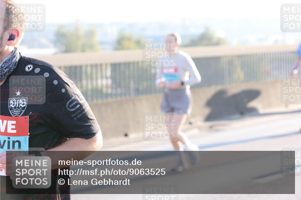 03.10.2025 - Köhlbrandbrückenlauf Lena Gebhardt http://msf.ph/oto/9063525 03.10.2025 09:20:56 Position 1 18, 88, 8 meine-sportfotos.de
