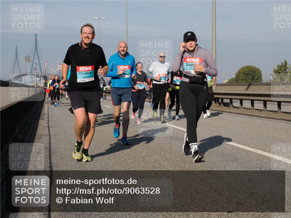 03.10.2025 - Köhlbrandbrückenlauf Fabian Wolf http://msf.ph/oto/9063528 03.10.2025 10:06:50 Position 3 2229, 239 meine-sportfotos.de