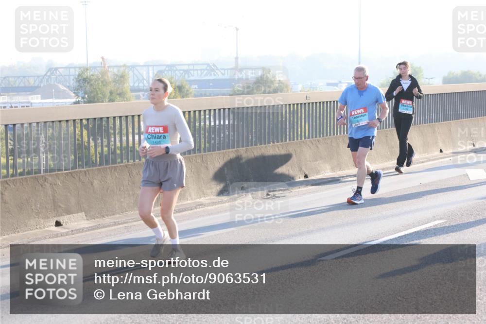 03.10.2025 - Köhlbrandbrückenlauf Lena Gebhardt http://msf.ph/oto/9063531 03.10.2025 09:20:56 Position 1 401, 1458, 1325 meine-sportfotos.de