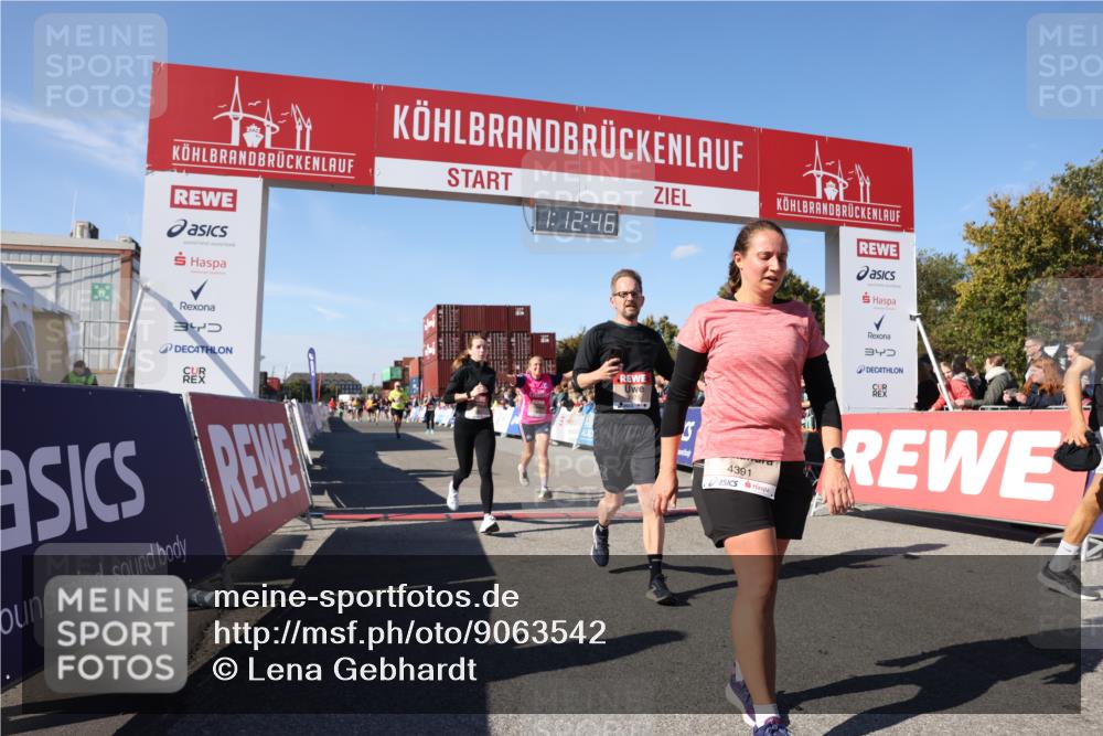 03.10.2025 - Köhlbrandbrückenlauf Lena Gebhardt http://msf.ph/oto/9063542 03.10.2025 13:12:47 Ziel 4048, 4391, 4392, 4527, 4671, 4855, 4858, 4965, 4975, 5874, 5916, 6466, 6497, 6588, 6791 meine-sportfotos.de