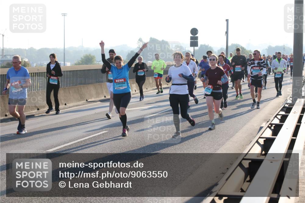 03.10.2025 - Köhlbrandbrückenlauf Lena Gebhardt http://msf.ph/oto/9063550 03.10.2025 09:20:57 Position 1  meine-sportfotos.de