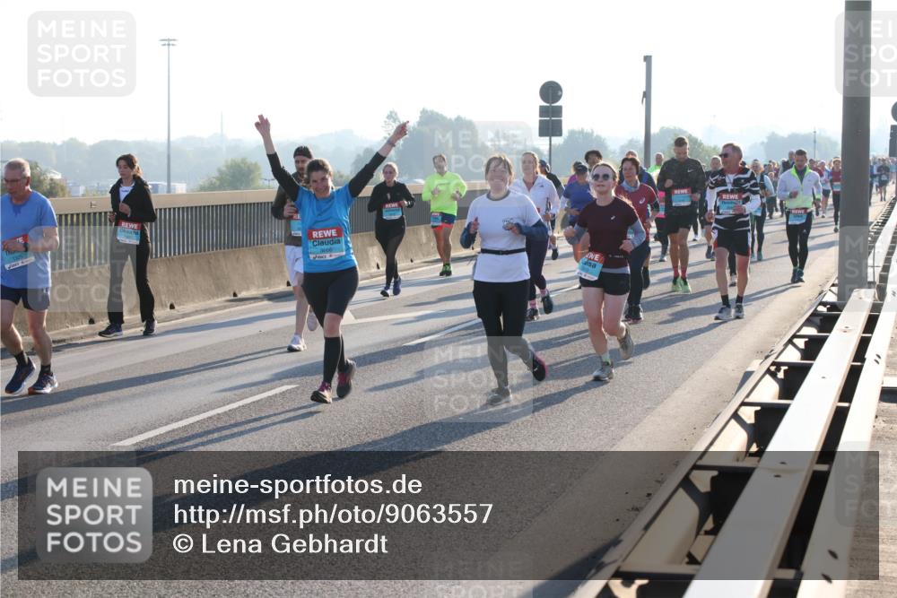 03.10.2025 - Köhlbrandbrückenlauf Lena Gebhardt http://msf.ph/oto/9063557 03.10.2025 09:20:57 Position 1  meine-sportfotos.de