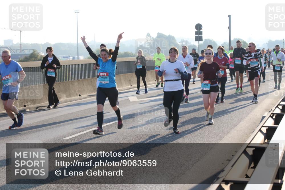 03.10.2025 - Köhlbrandbrückenlauf Lena Gebhardt http://msf.ph/oto/9063559 03.10.2025 09:20:57 Position 1  meine-sportfotos.de