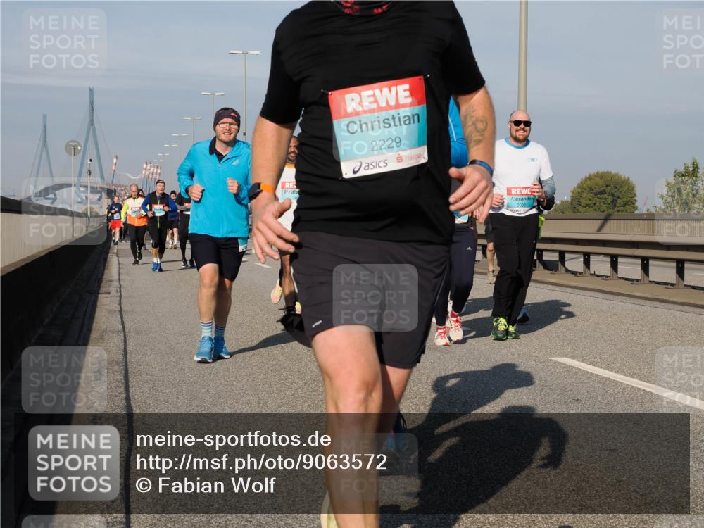 03.10.2025 - Köhlbrandbrückenlauf Fabian Wolf http://msf.ph/oto/9063572 03.10.2025 10:06:52 Position 3 2229, 2002 meine-sportfotos.de