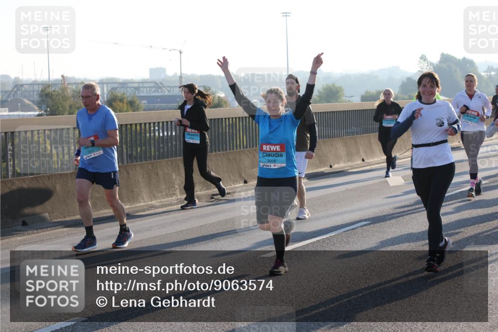 03.10.2025 - Köhlbrandbrückenlauf Lena Gebhardt http://msf.ph/oto/9063574 03.10.2025 09:20:58 Position 1 1325, 1484, 3666 meine-sportfotos.de