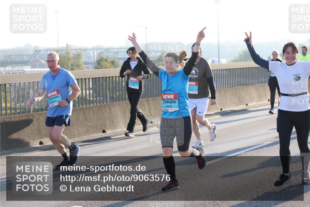 03.10.2025 - Köhlbrandbrückenlauf Lena Gebhardt http://msf.ph/oto/9063576 03.10.2025 09:20:58 Position 1 1325, 3666, 3835 meine-sportfotos.de