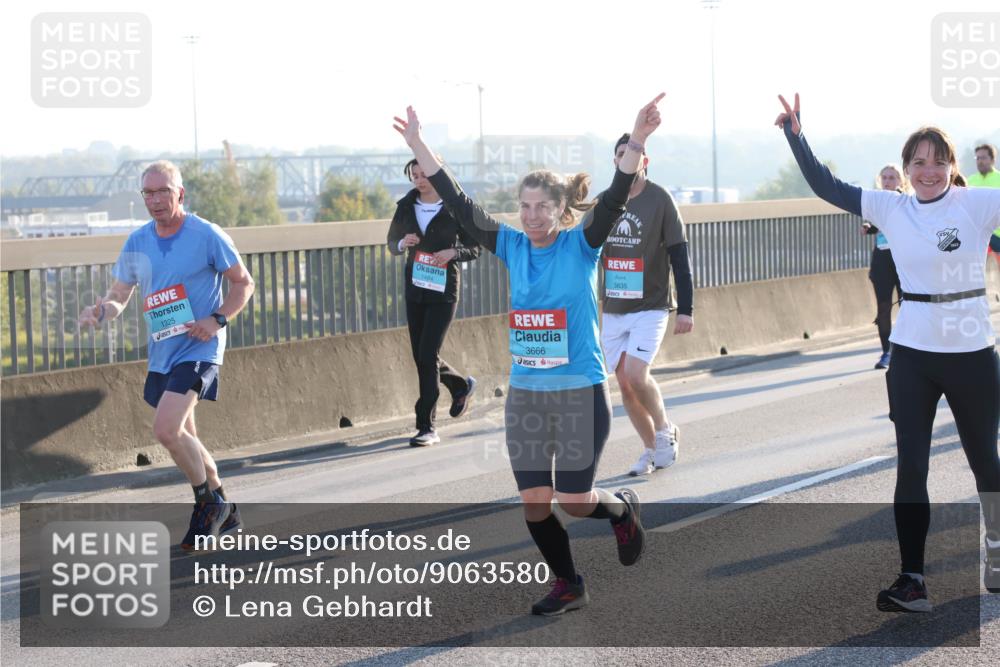03.10.2025 - Köhlbrandbrückenlauf Lena Gebhardt http://msf.ph/oto/9063580 03.10.2025 09:20:58 Position 1 1325, 1484, 3666, 3835 meine-sportfotos.de