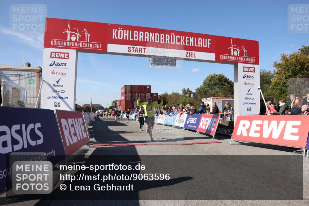 03.10.2025 - Köhlbrandbrückenlauf Lena Gebhardt http://msf.ph/oto/9063596 03.10.2025 13:12:51 Ziel 4048, 4391, 4392, 4446, 4527, 4671, 4855, 4965, 4975, 5916, 6497, 6791 meine-sportfotos.de