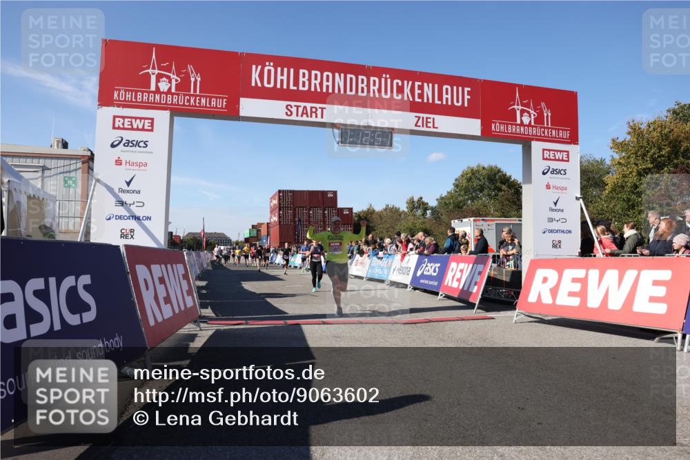 03.10.2025 - Köhlbrandbrückenlauf Lena Gebhardt http://msf.ph/oto/9063602 03.10.2025 13:12:51 Ziel 4048, 4391, 4392, 4446, 4527, 4671, 4855, 4965, 4975, 5916, 6497, 6791 meine-sportfotos.de