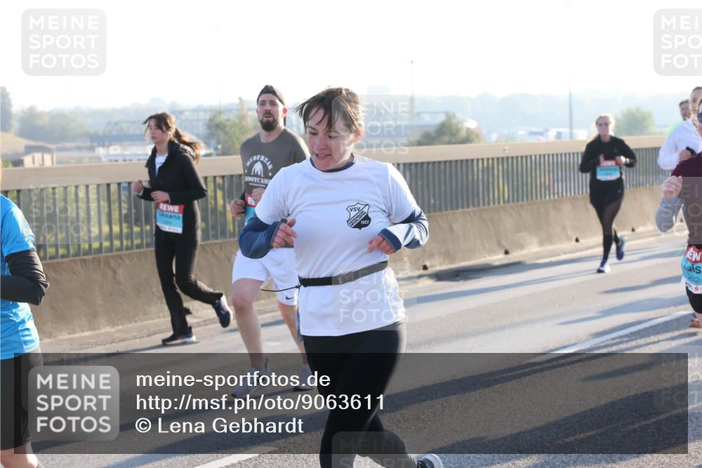 03.10.2025 - Köhlbrandbrückenlauf Lena Gebhardt http://msf.ph/oto/9063611 03.10.2025 09:20:59 Position 1 3642 meine-sportfotos.de