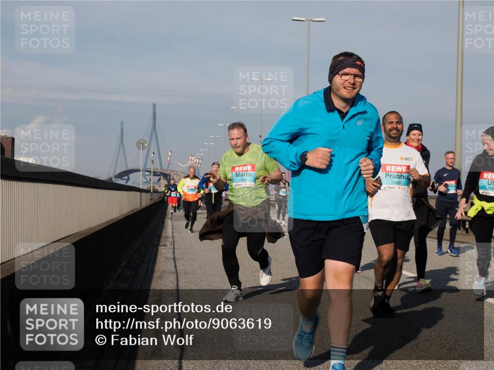 03.10.2025 - Köhlbrandbrückenlauf Fabian Wolf http://msf.ph/oto/9063619 03.10.2025 10:06:54 Position 3 3398, 3346, 339 meine-sportfotos.de