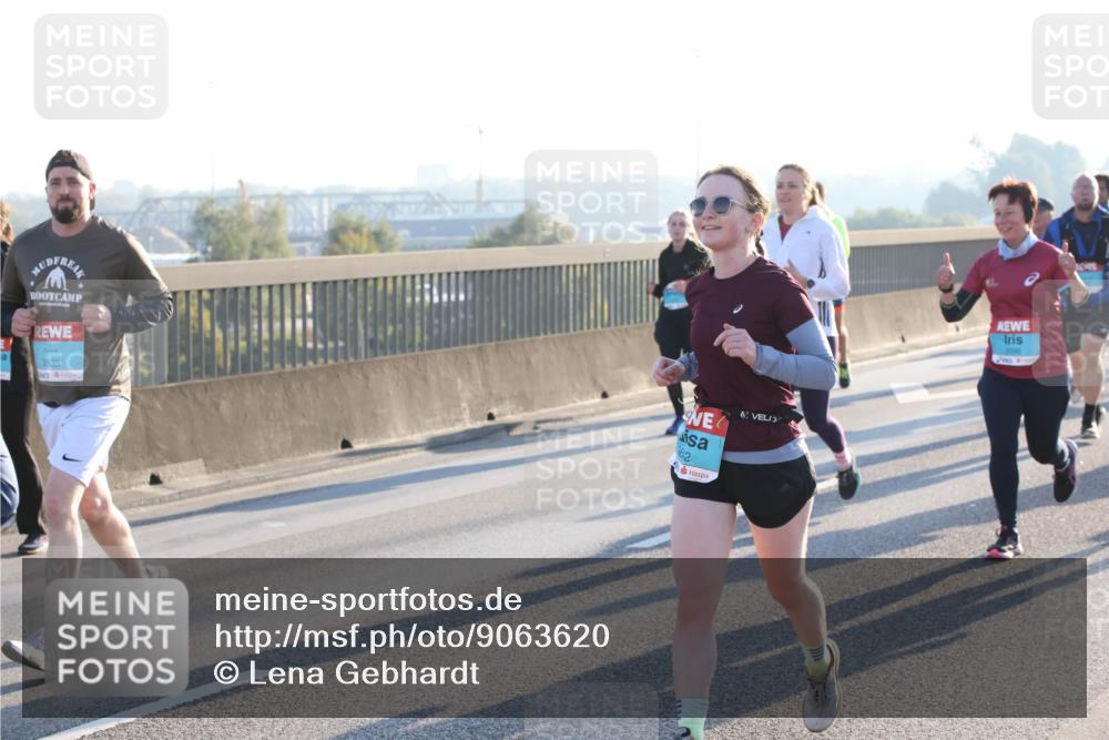 03.10.2025 - Köhlbrandbrückenlauf Lena Gebhardt http://msf.ph/oto/9063620 03.10.2025 09:21:00 Position 1 3835, 2 meine-sportfotos.de