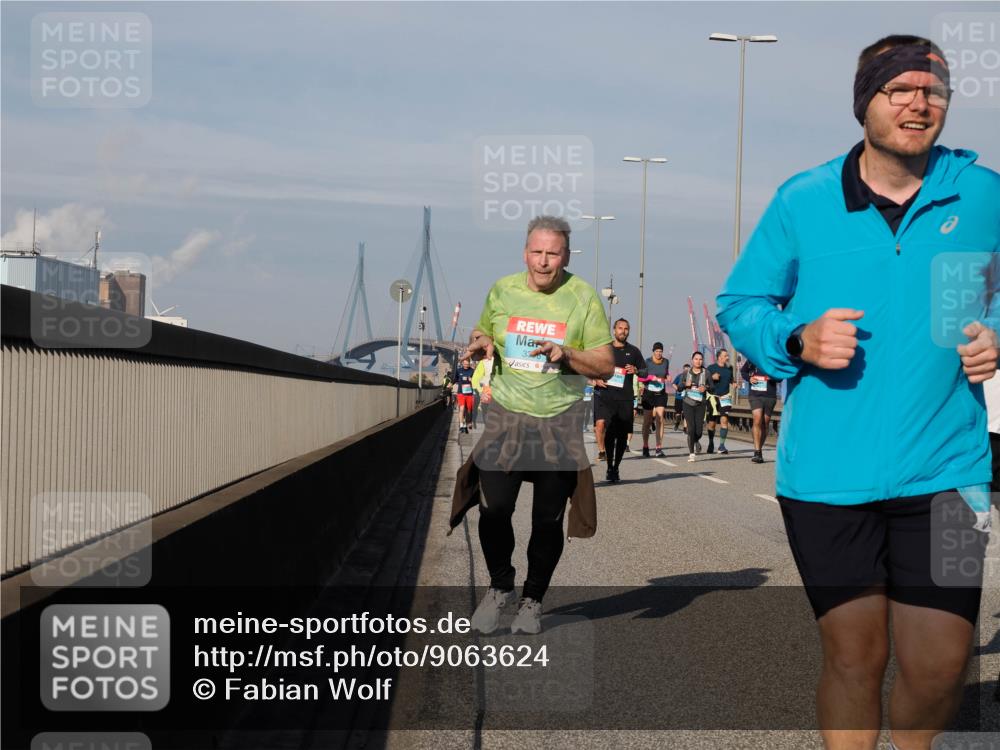03.10.2025 - Köhlbrandbrückenlauf Fabian Wolf http://msf.ph/oto/9063624 03.10.2025 10:06:54 Position 3 338 meine-sportfotos.de