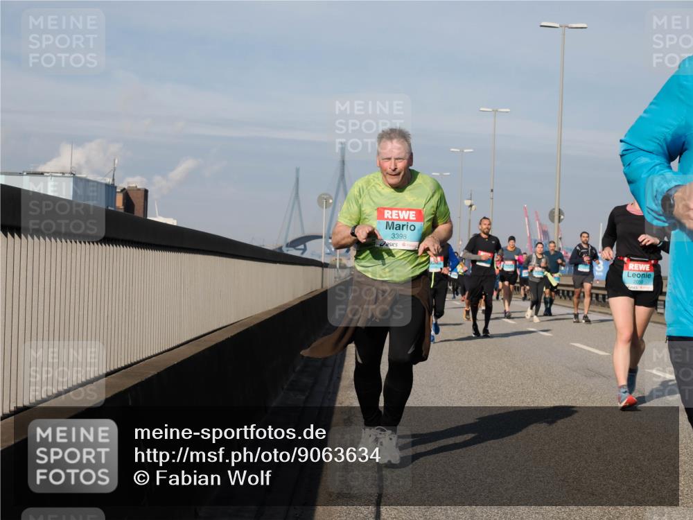 03.10.2025 - Köhlbrandbrückenlauf Fabian Wolf http://msf.ph/oto/9063634 03.10.2025 10:06:55 Position 3 3398, 2050 meine-sportfotos.de