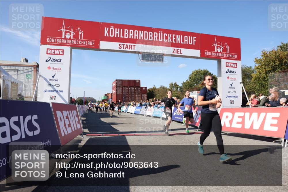 03.10.2025 - Köhlbrandbrückenlauf Lena Gebhardt http://msf.ph/oto/9063643 03.10.2025 13:12:54 Ziel 4446, 4487, 4527, 4559, 4628, 4671, 4855, 4965, 4975, 5381, 5673, 5674, 5916, 6497, 6530, 6791 meine-sportfotos.de