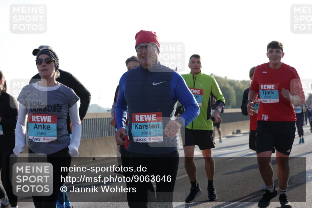 03.10.2025 - Köhlbrandbrückenlauf Jannik Wohlers http://msf.ph/oto/9063646 03.10.2025 09:24:19 Position 3 2466, 2248, 2632 meine-sportfotos.de