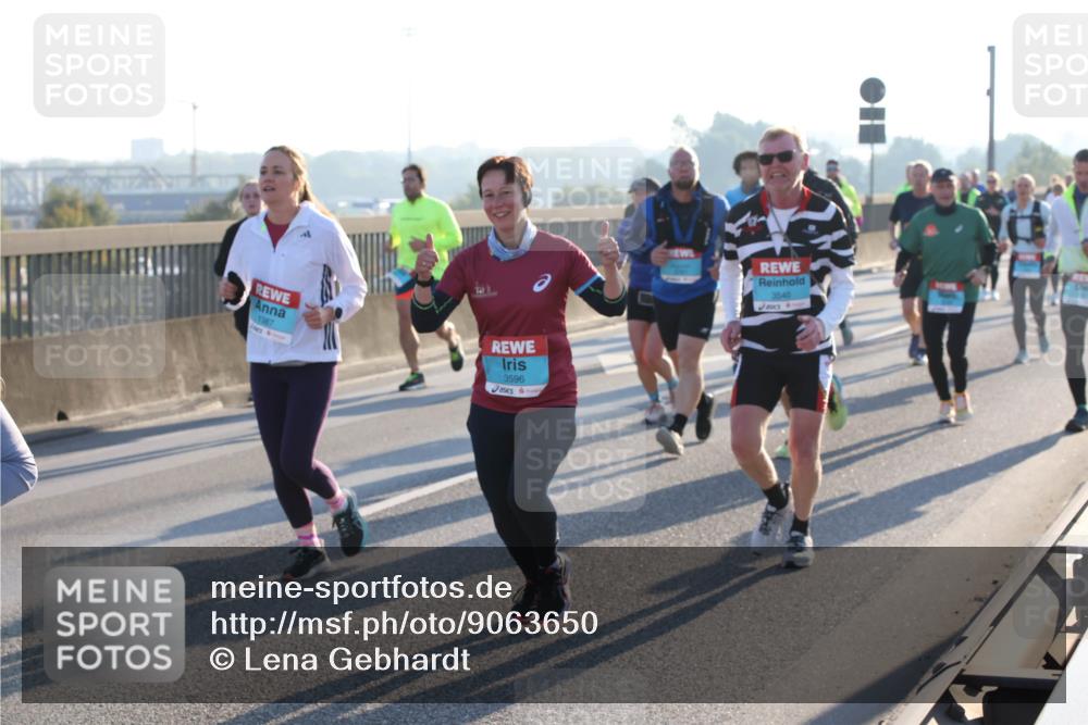 03.10.2025 - Köhlbrandbrückenlauf Lena Gebhardt http://msf.ph/oto/9063650 03.10.2025 09:21:01 Position 1 1387, 3596, 3540 meine-sportfotos.de