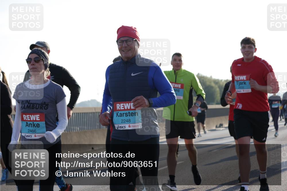 03.10.2025 - Köhlbrandbrückenlauf Jannik Wohlers http://msf.ph/oto/9063651 03.10.2025 09:24:19 Position 3 2466, 2248, 2632 meine-sportfotos.de
