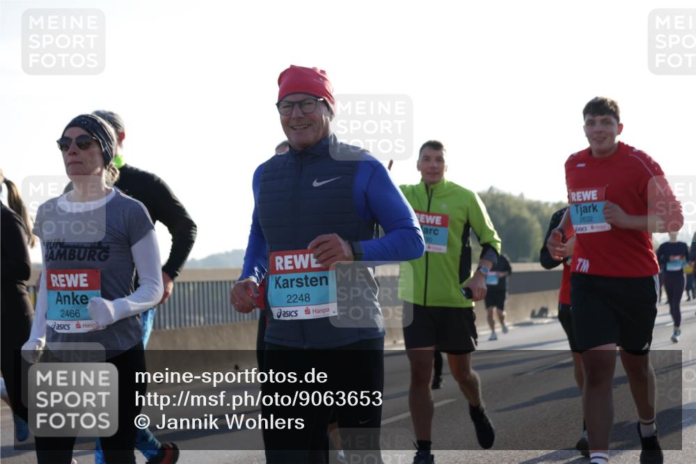 03.10.2025 - Köhlbrandbrückenlauf Jannik Wohlers http://msf.ph/oto/9063653 03.10.2025 09:24:19 Position 3 2466, 2248, 2632 meine-sportfotos.de