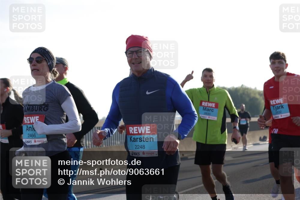 03.10.2025 - Köhlbrandbrückenlauf Jannik Wohlers http://msf.ph/oto/9063661 03.10.2025 09:24:19 Position 3 2466, 2248, 2630, 2632 meine-sportfotos.de