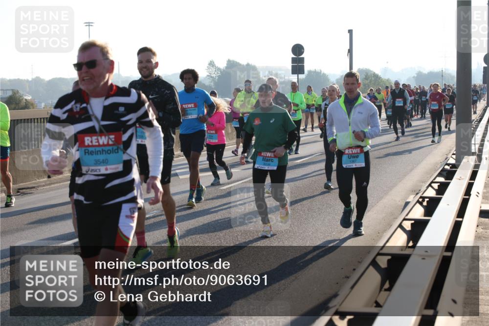 03.10.2025 - Köhlbrandbrückenlauf Lena Gebhardt http://msf.ph/oto/9063691 03.10.2025 09:21:02 Position 1 3540, 768, 1367 meine-sportfotos.de