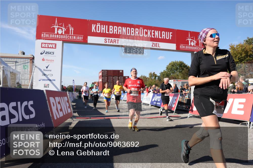 03.10.2025 - Köhlbrandbrückenlauf Lena Gebhardt http://msf.ph/oto/9063692 03.10.2025 13:12:59 Ziel 4446, 4487, 4528, 4559, 4628, 4671, 4748, 4965, 5051, 5381, 5673, 5674, 6303, 6496, 6497, 6530, 6791 meine-sportfotos.de