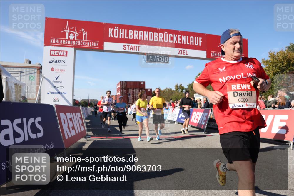 03.10.2025 - Köhlbrandbrückenlauf Lena Gebhardt http://msf.ph/oto/9063703 03.10.2025 13:13:00 Ziel 4446, 4487, 4528, 4559, 4628, 4671, 4748, 4965, 5051, 5381, 5673, 5674, 6303, 6496, 6497, 6530, 6705, 6791 meine-sportfotos.de