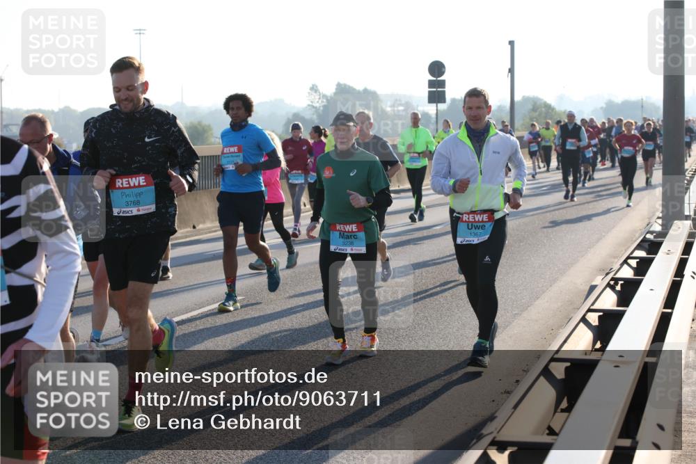 03.10.2025 - Köhlbrandbrückenlauf Lena Gebhardt http://msf.ph/oto/9063711 03.10.2025 09:21:02 Position 1 3768, 3238, 1367 meine-sportfotos.de