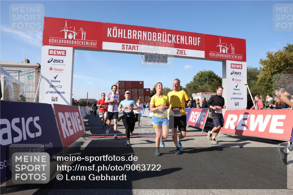 03.10.2025 - Köhlbrandbrückenlauf Lena Gebhardt http://msf.ph/oto/9063722 03.10.2025 13:13:01 Ziel 4446, 4487, 4528, 4559, 4628, 4671, 4748, 4965, 5051, 5381, 5673, 5674, 6303, 6496, 6497, 6530, 6705, 6742, 6791 meine-sportfotos.de