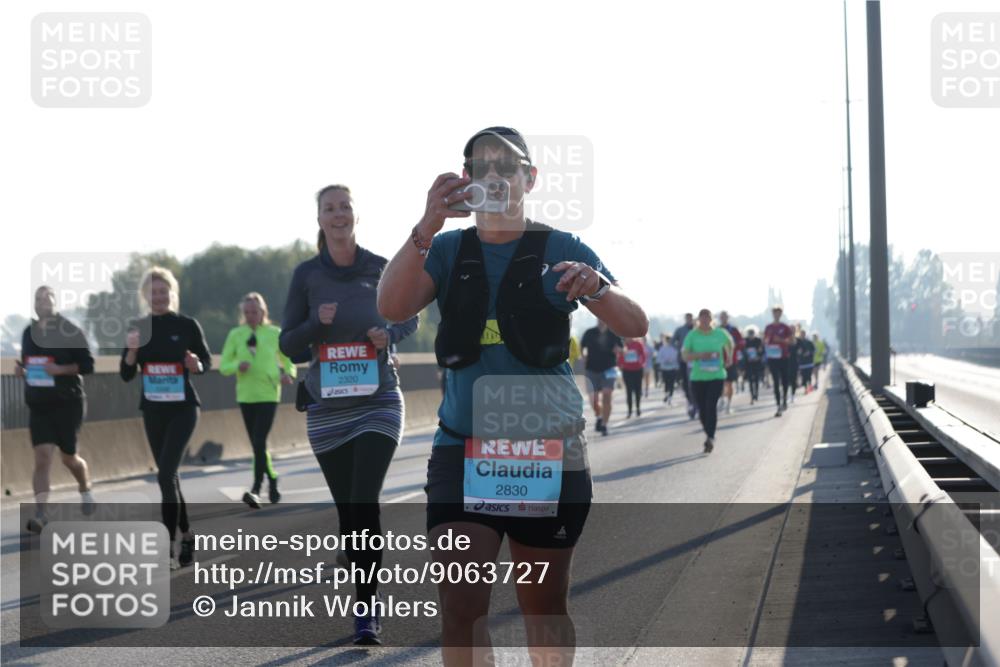 03.10.2025 - Köhlbrandbrückenlauf Jannik Wohlers http://msf.ph/oto/9063727 03.10.2025 09:24:22 Position 3 2320, 2830 meine-sportfotos.de
