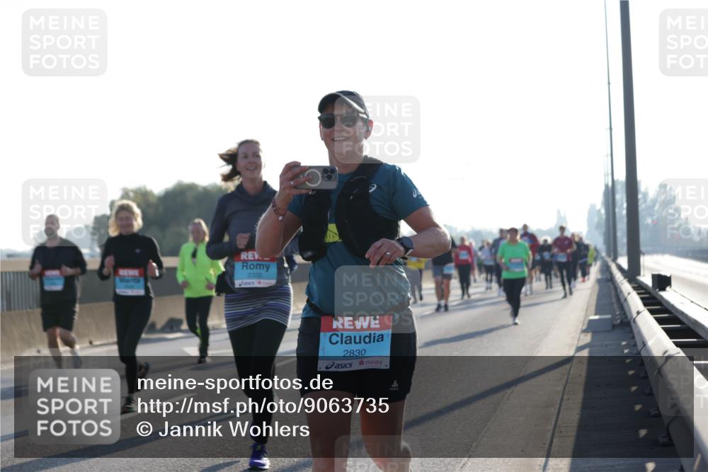 03.10.2025 - Köhlbrandbrückenlauf Jannik Wohlers http://msf.ph/oto/9063735 03.10.2025 09:24:22 Position 3 2320, 2830 meine-sportfotos.de