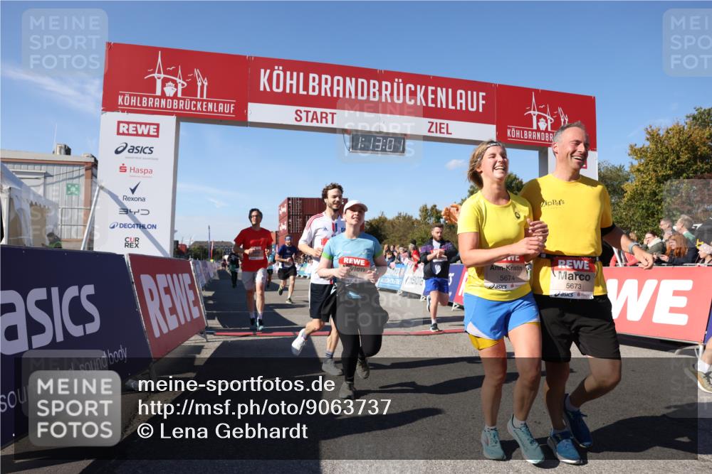 03.10.2025 - Köhlbrandbrückenlauf Lena Gebhardt http://msf.ph/oto/9063737 03.10.2025 13:13:02 Ziel 4446, 4487, 4528, 4559, 4628, 4671, 4748, 4965, 5051, 5381, 5673, 5674, 6303, 6393, 6496, 6497, 6530, 6705, 6742, 6755 meine-sportfotos.de