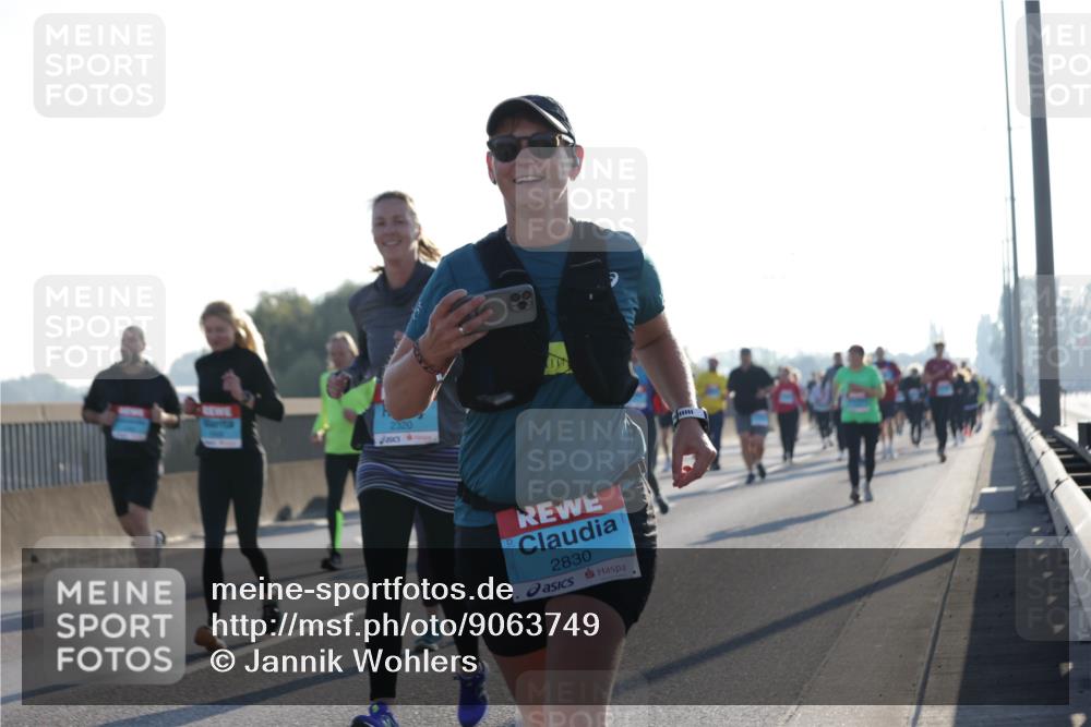 03.10.2025 - Köhlbrandbrückenlauf Jannik Wohlers http://msf.ph/oto/9063749 03.10.2025 09:24:23 Position 3 2320, 2830 meine-sportfotos.de