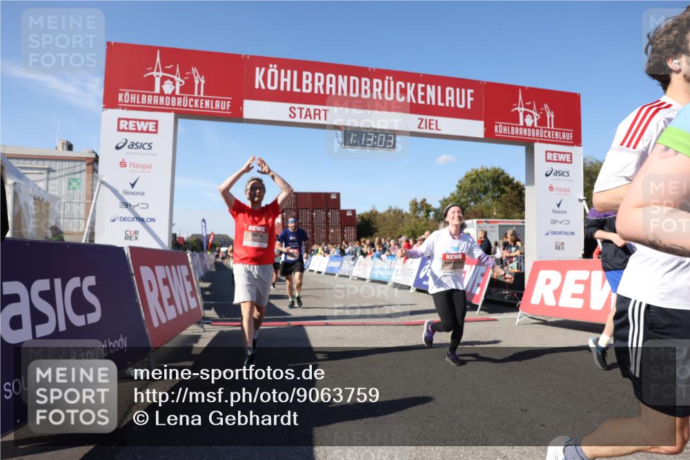 03.10.2025 - Köhlbrandbrückenlauf Lena Gebhardt http://msf.ph/oto/9063759 03.10.2025 13:13:03 Ziel 4446, 4487, 4528, 4559, 4628, 4748, 4965, 5051, 5381, 5673, 5674, 6303, 6393, 6496, 6497, 6530, 6705, 6742, 6755 meine-sportfotos.de