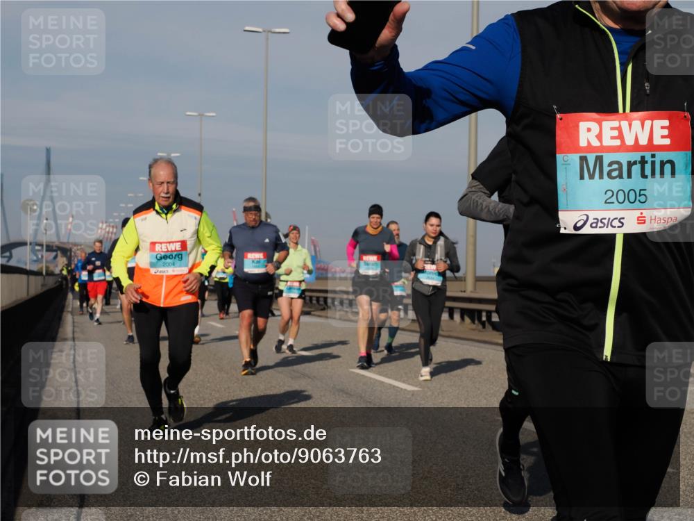 03.10.2025 - Köhlbrandbrückenlauf Fabian Wolf http://msf.ph/oto/9063763 03.10.2025 10:07:01 Position 3 2004, 2005 meine-sportfotos.de