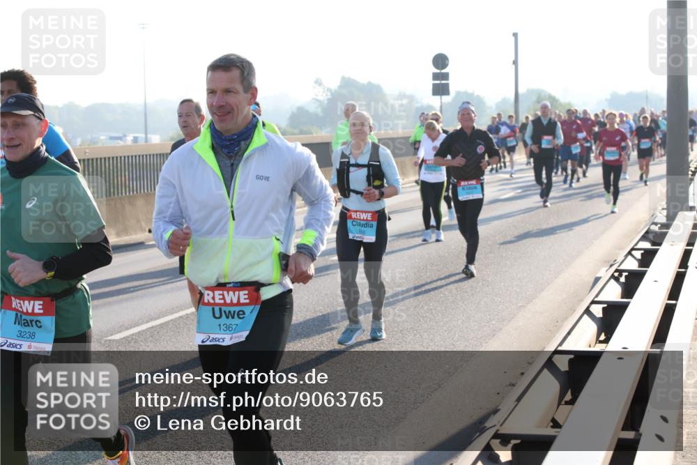 03.10.2025 - Köhlbrandbrückenlauf Lena Gebhardt http://msf.ph/oto/9063765 03.10.2025 09:21:04 Position 1 3238, 1367, 11 meine-sportfotos.de