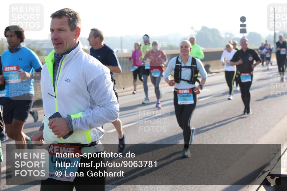 03.10.2025 - Köhlbrandbrückenlauf Lena Gebhardt http://msf.ph/oto/9063781 03.10.2025 09:21:04 Position 1 3123, 1367 meine-sportfotos.de