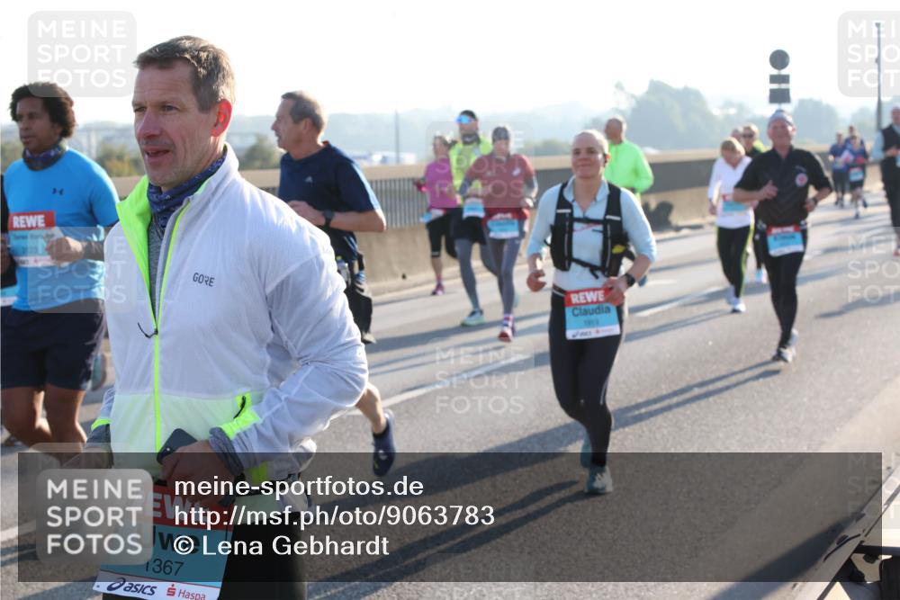 03.10.2025 - Köhlbrandbrückenlauf Lena Gebhardt http://msf.ph/oto/9063783 03.10.2025 09:21:04 Position 1 3123, 1367, 1919 meine-sportfotos.de