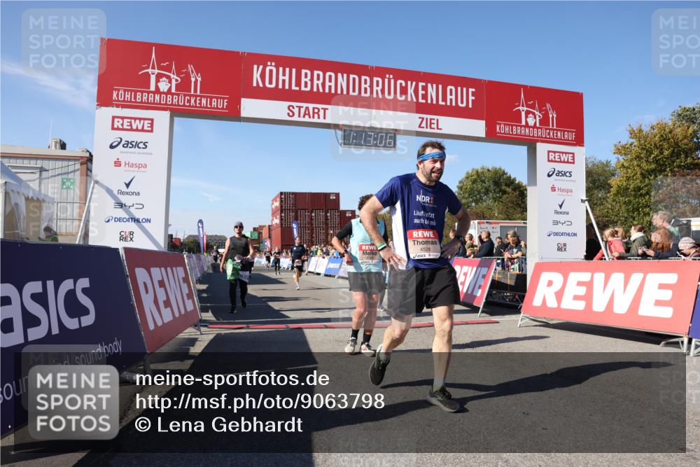 03.10.2025 - Köhlbrandbrückenlauf Lena Gebhardt http://msf.ph/oto/9063798 03.10.2025 13:13:07 Ziel 4193, 4446, 4487, 4528, 4559, 4628, 4748, 5025, 5051, 5381, 5673, 5674, 5678, 6303, 6393, 6496, 6530, 6705, 6725, 6742, 6755 meine-sportfotos.de