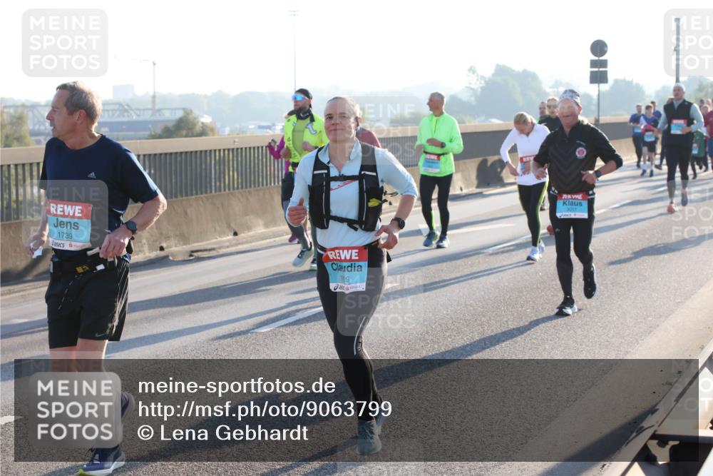 03.10.2025 - Köhlbrandbrückenlauf Lena Gebhardt http://msf.ph/oto/9063799 03.10.2025 09:21:05 Position 1 1739, 19, 3017 meine-sportfotos.de